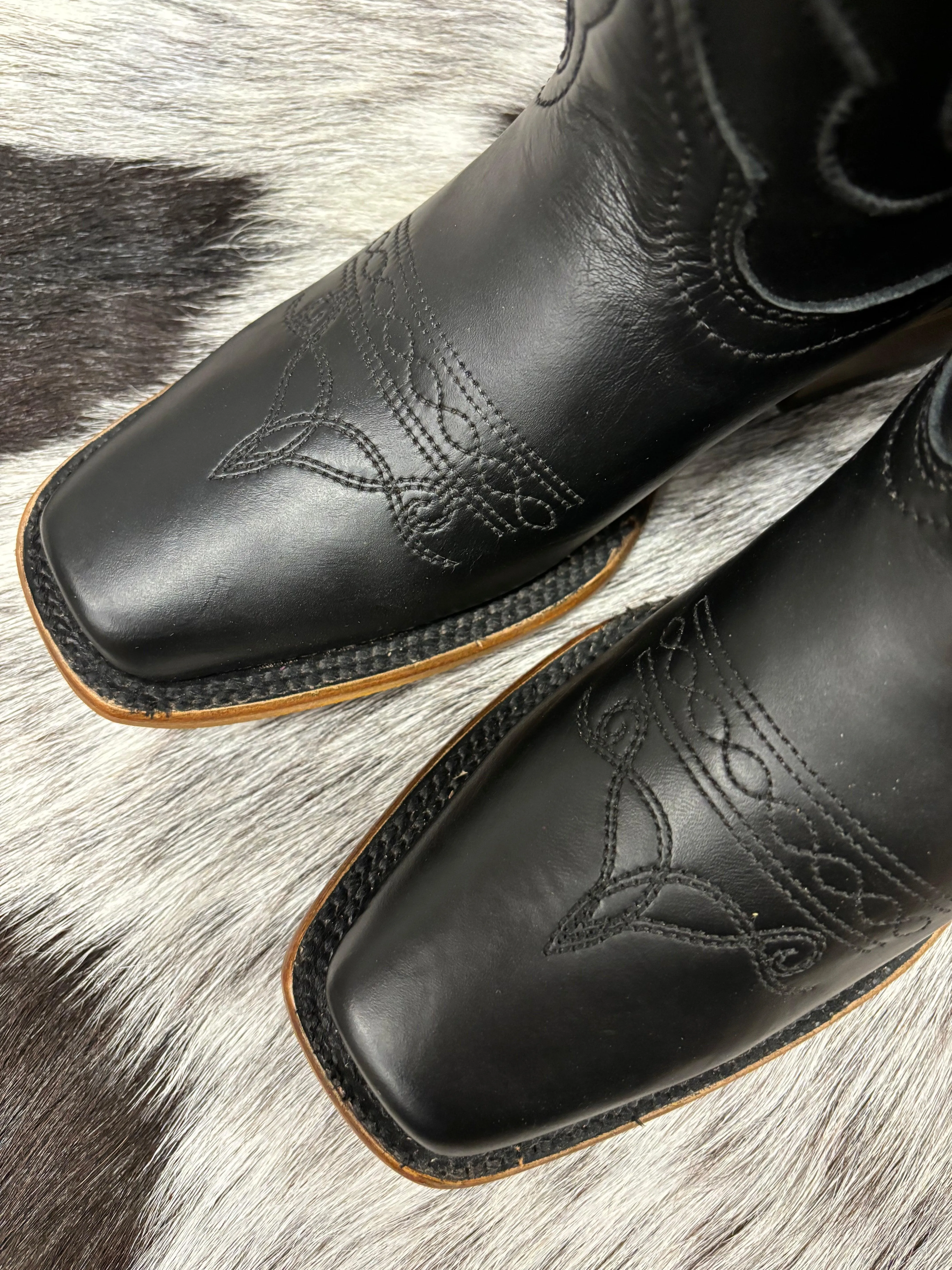 Corral Women's Black Leather Embroidered Square Toe Cowgirl Boots Z5167