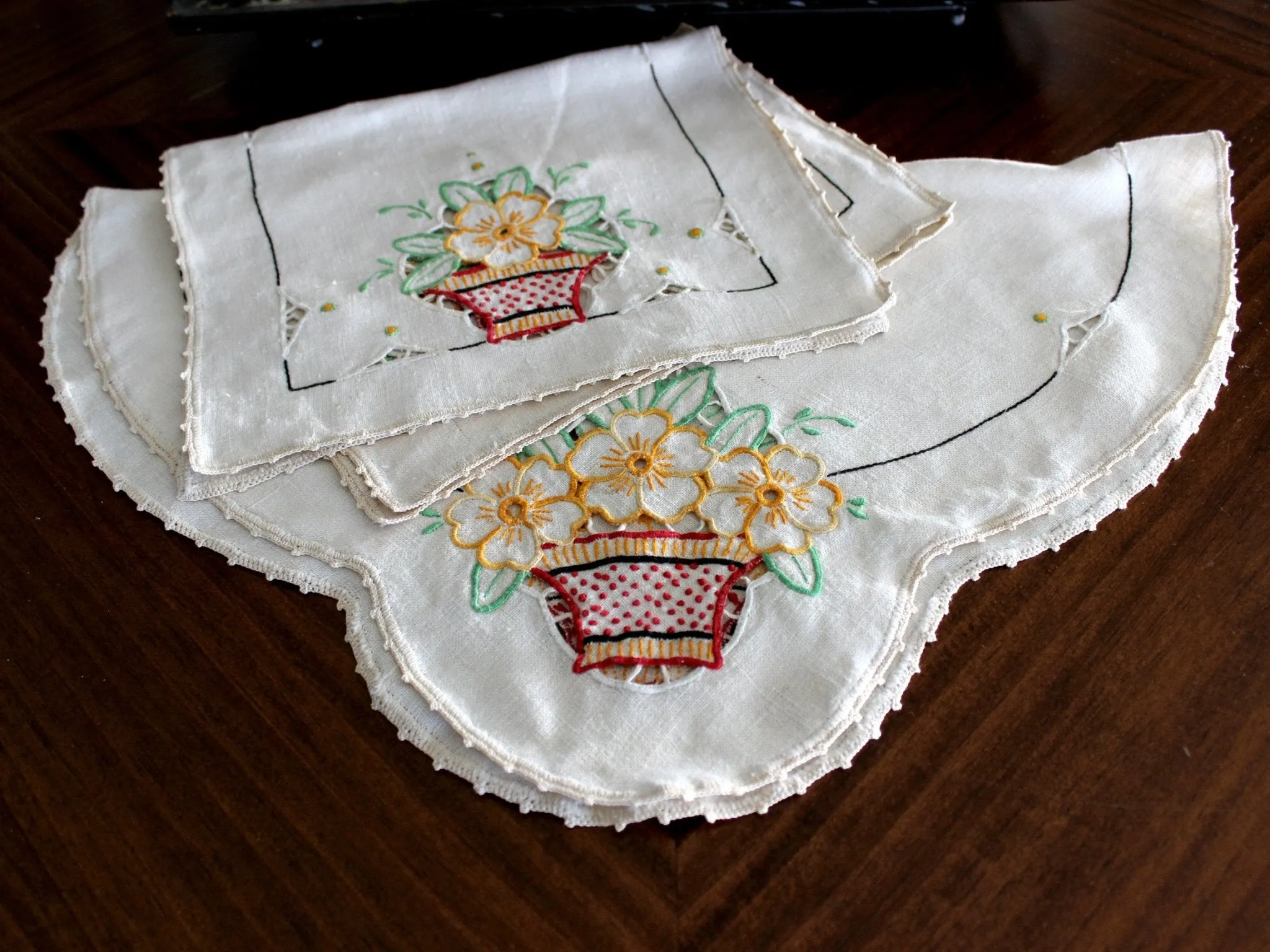 Embroidered Table Runners and Doilies, Light Ecru Linen Table Dresser Set 14598