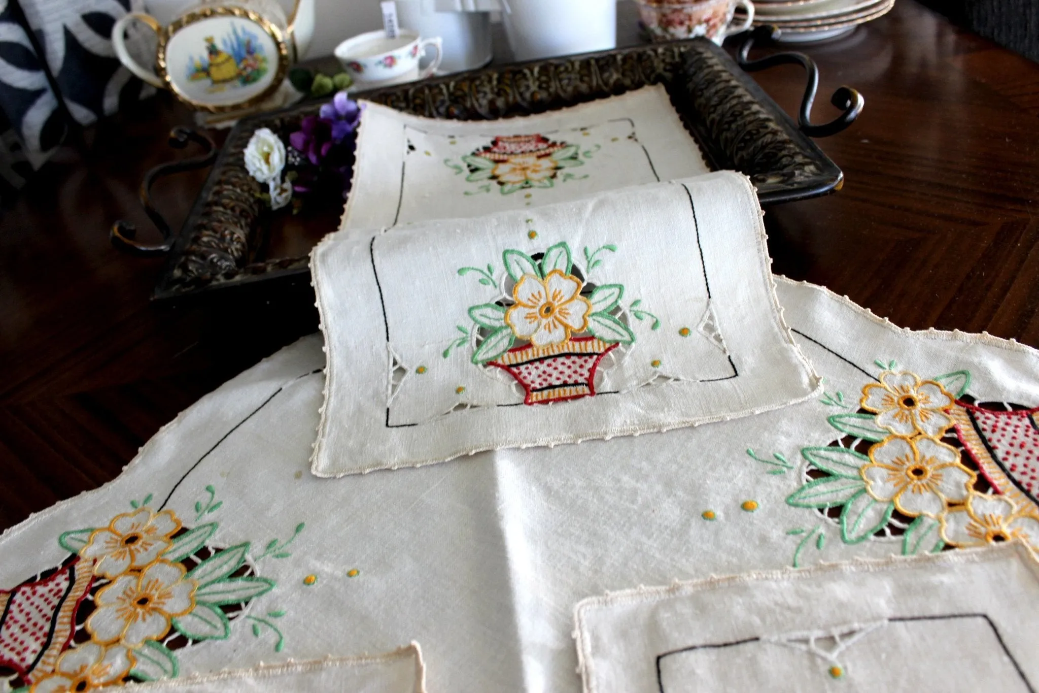 Embroidered Table Runners and Doilies, Light Ecru Linen Table Dresser Set 14598