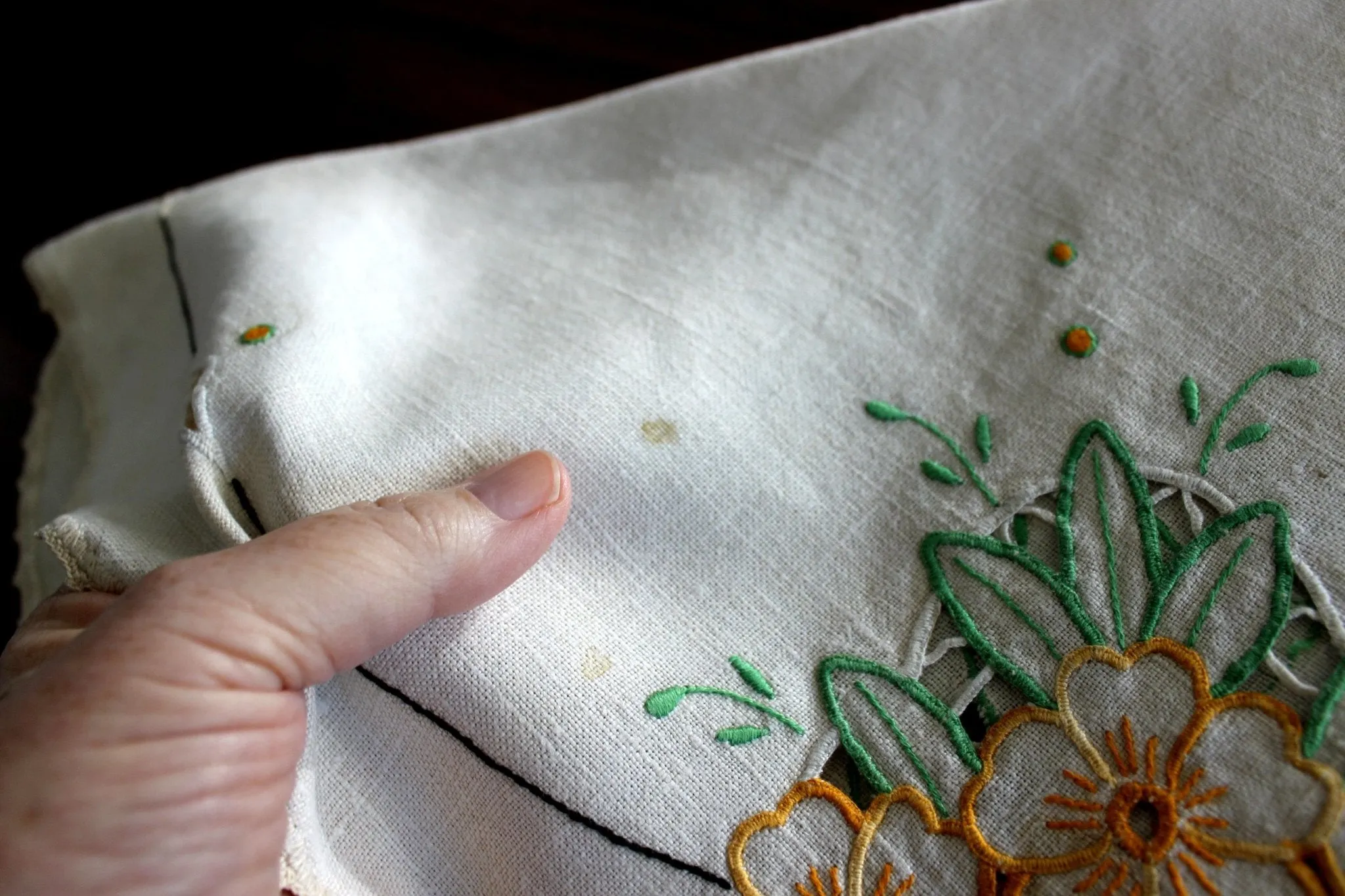 Embroidered Table Runners and Doilies, Light Ecru Linen Table Dresser Set 14598