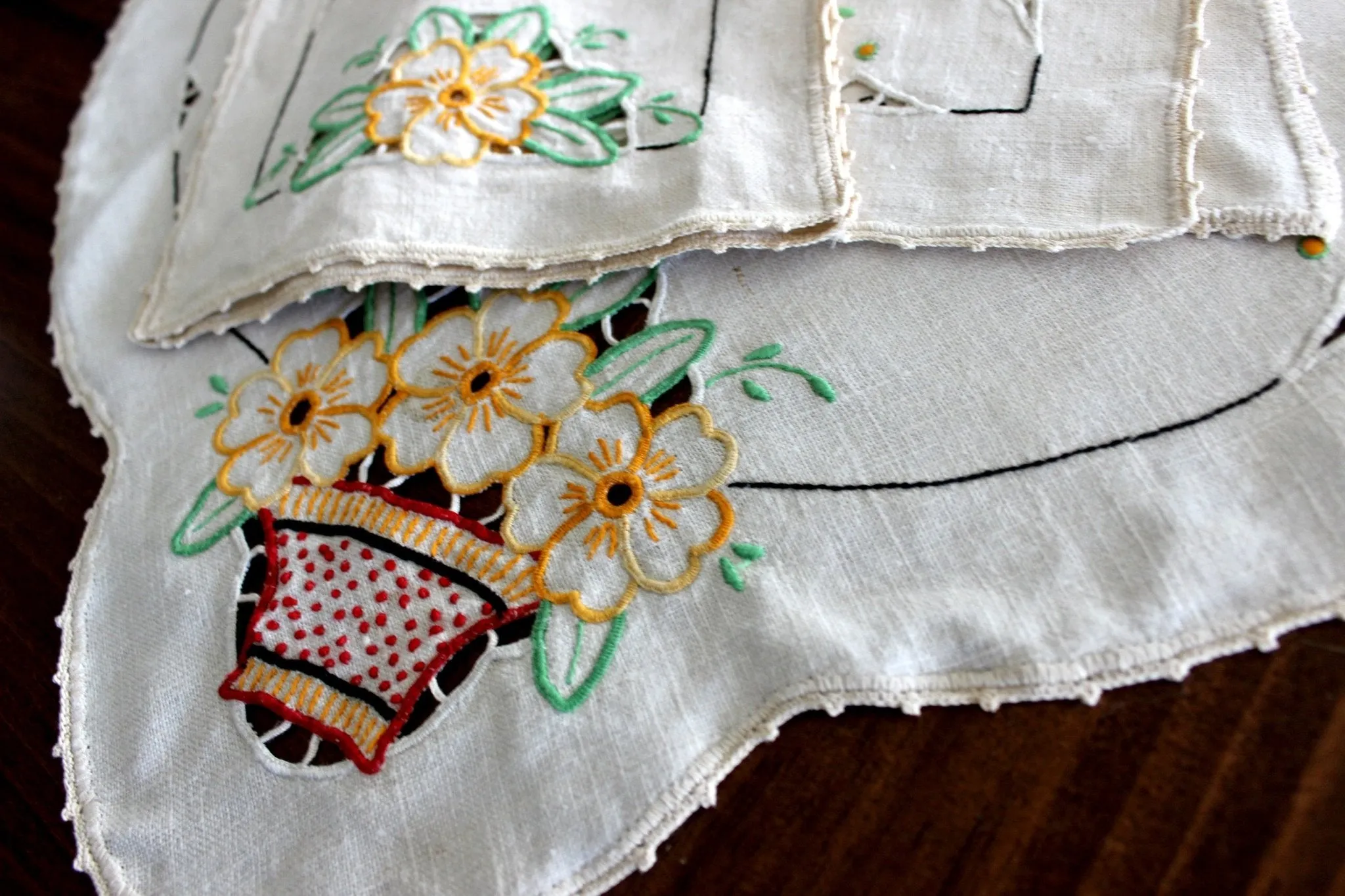 Embroidered Table Runners and Doilies, Light Ecru Linen Table Dresser Set 14598