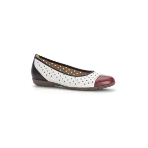 Gabor Womens Shoe 44.169.36 White/Marine Combi