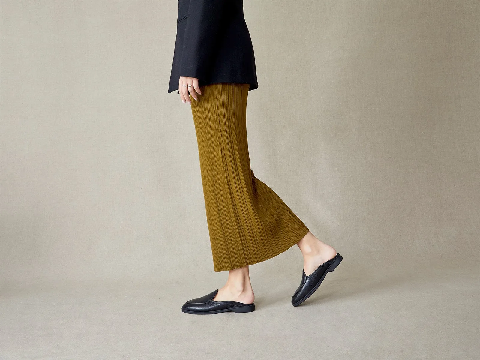Stride Mule Loafers in Black Deerskin Dark Sole